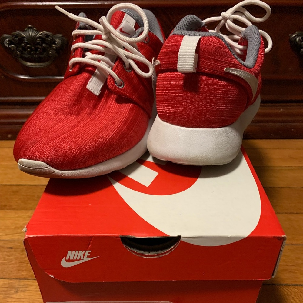Nike Roshe Sneakers